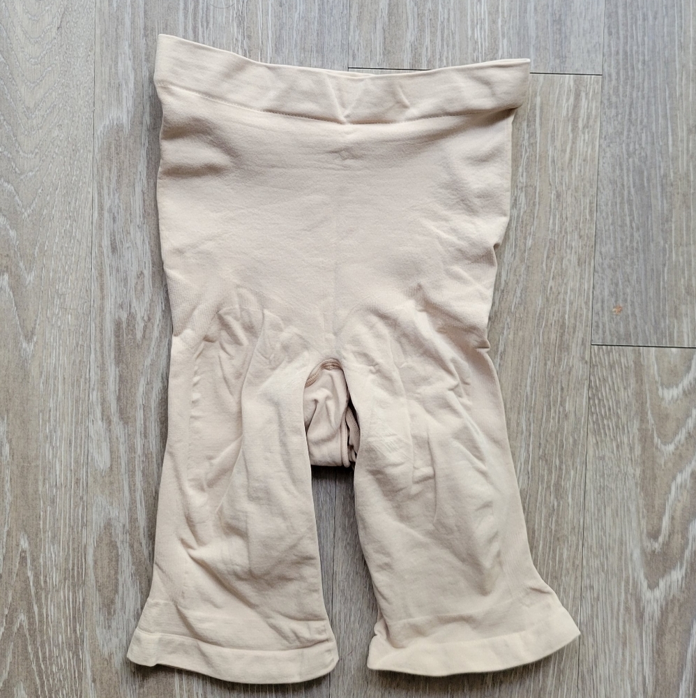 SKIMS Scult Short Mid-Thigh